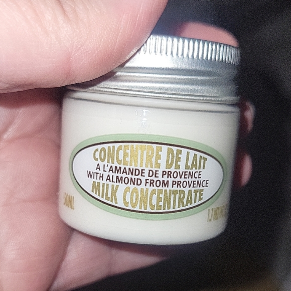 L'OCCITANE Almond Softening Trio Set - NEW IN BOX AND SEALED. - Picture 10 of 11